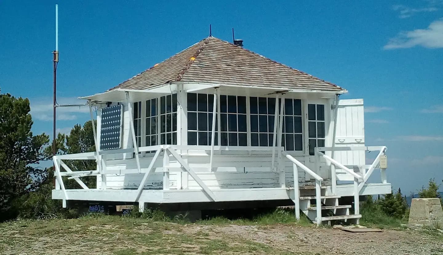 Lookout cabin, single story