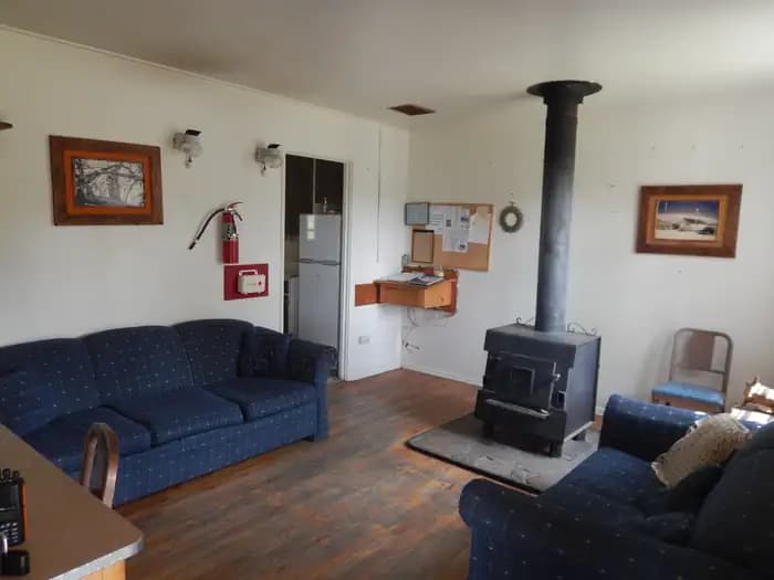 HUNTERS SPRING CABIN photo 2