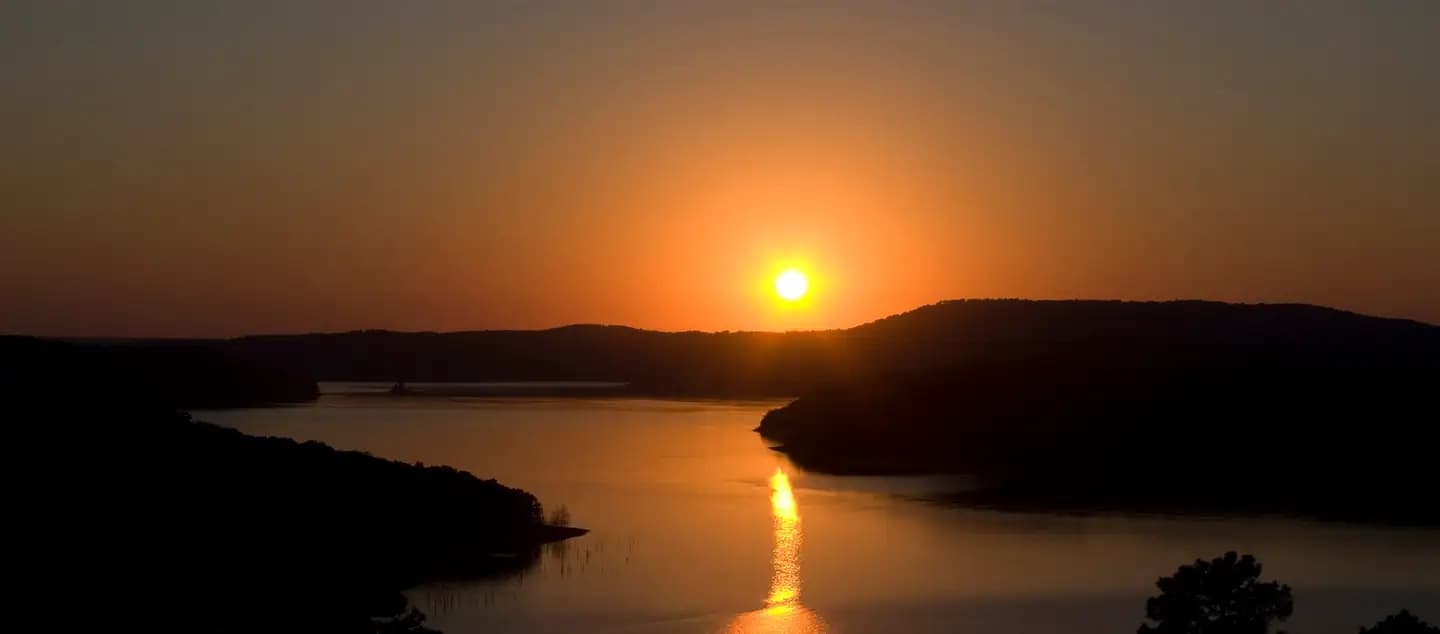 DAM SITE RIVER (BEAVER LAKE) photo 2