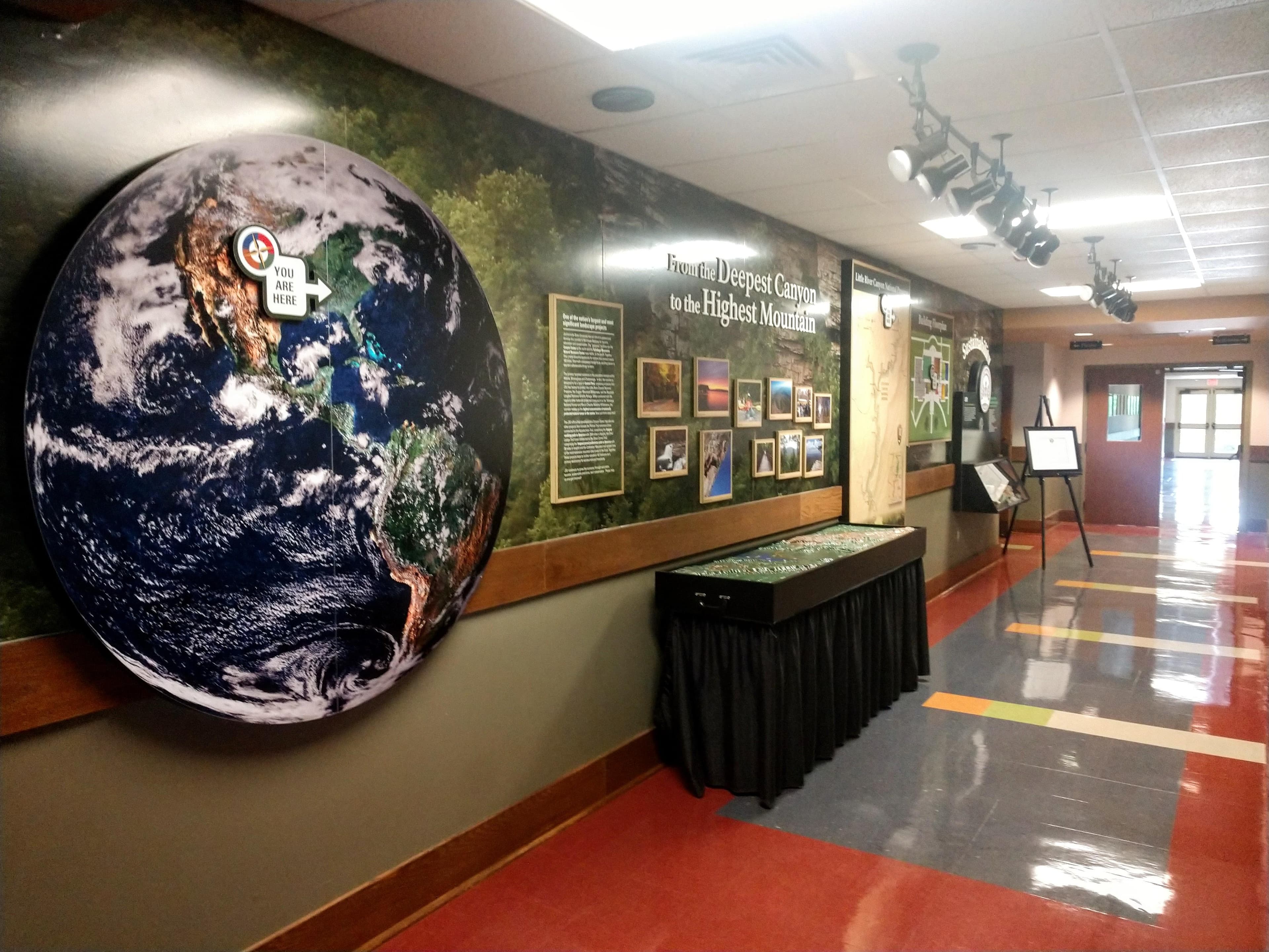Jacksonville State University Informative Display Hallway