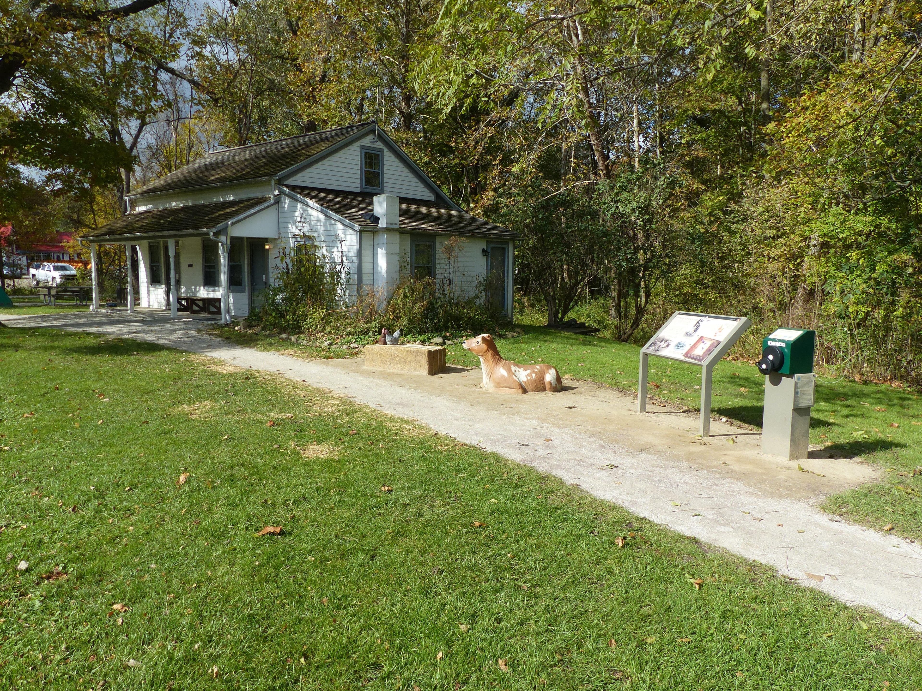 Exterior of Hunt House, exhibits and restrooms