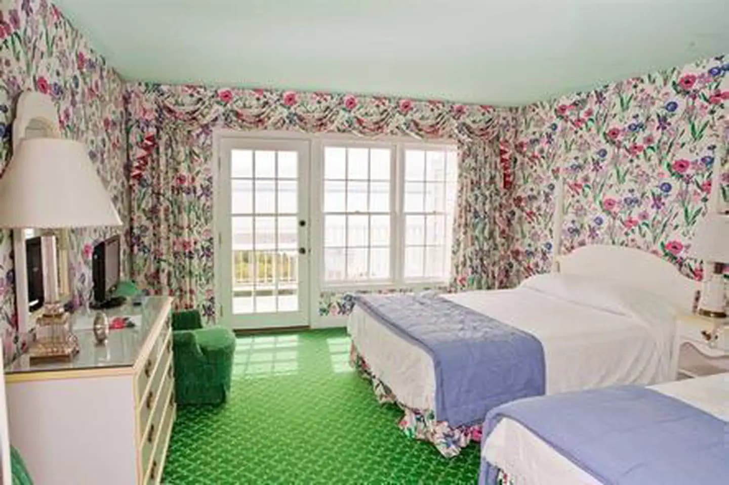 Uniquely Decorated Guestrooms and Suites