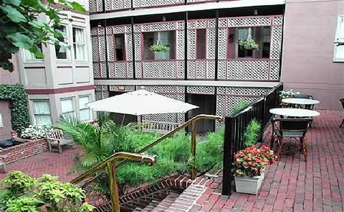 City Location, Historic Feel