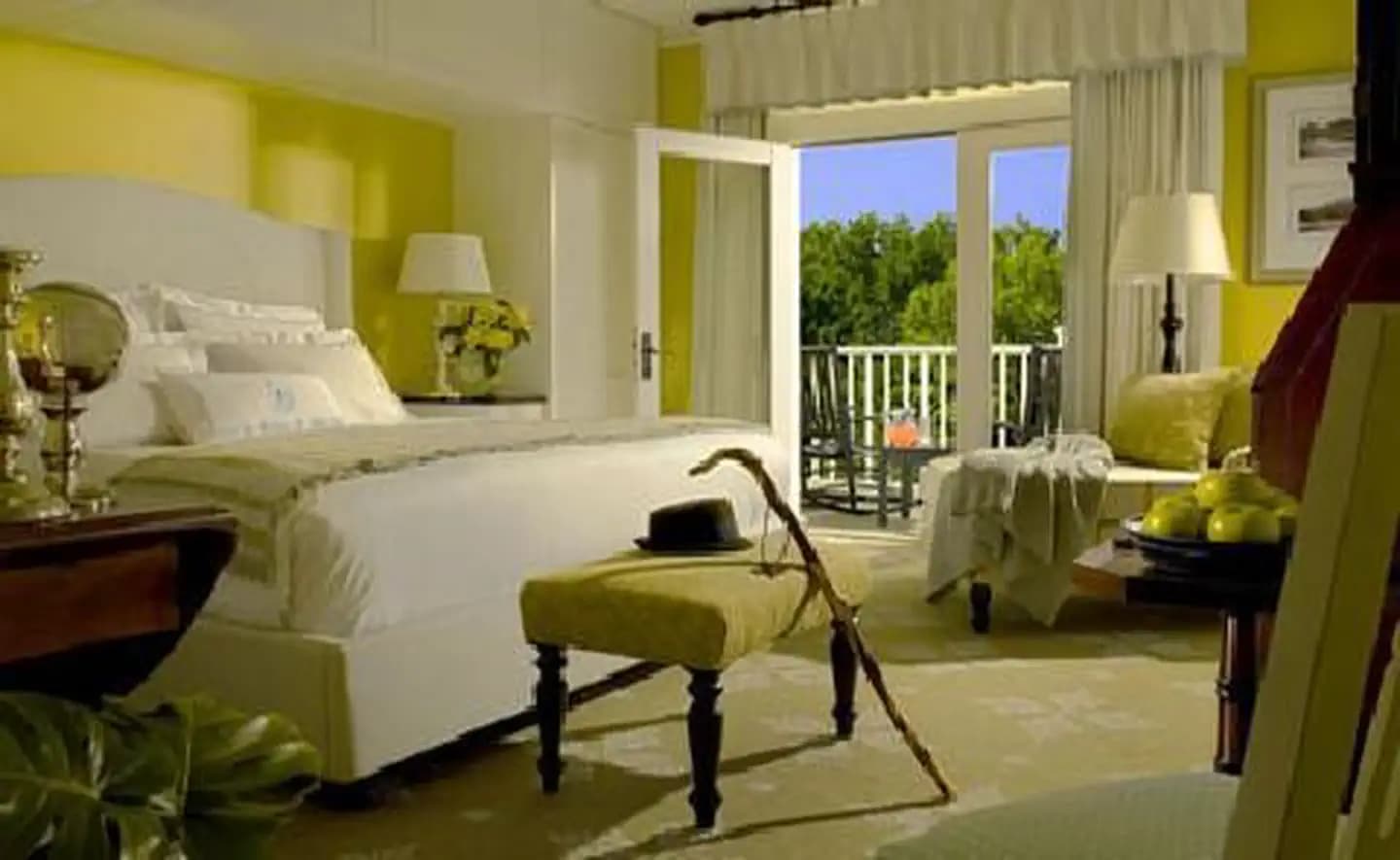 Sunny Guest Rooms