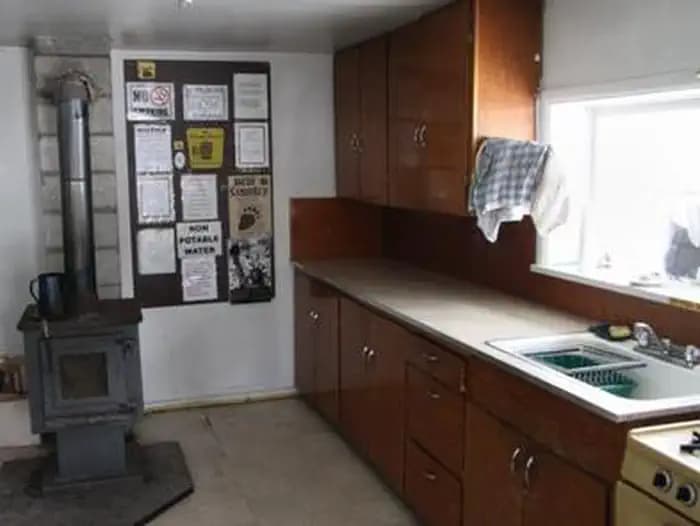 BOILING SPRINGS CABIN Kitchen 2