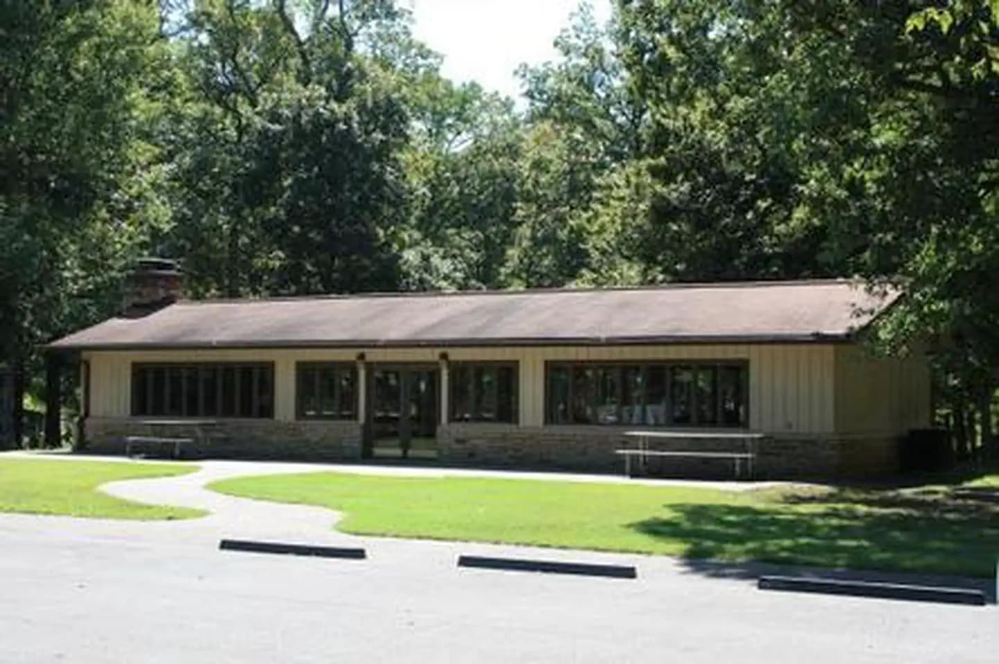 Mammoth Cave Enclosed Picnic Shelter