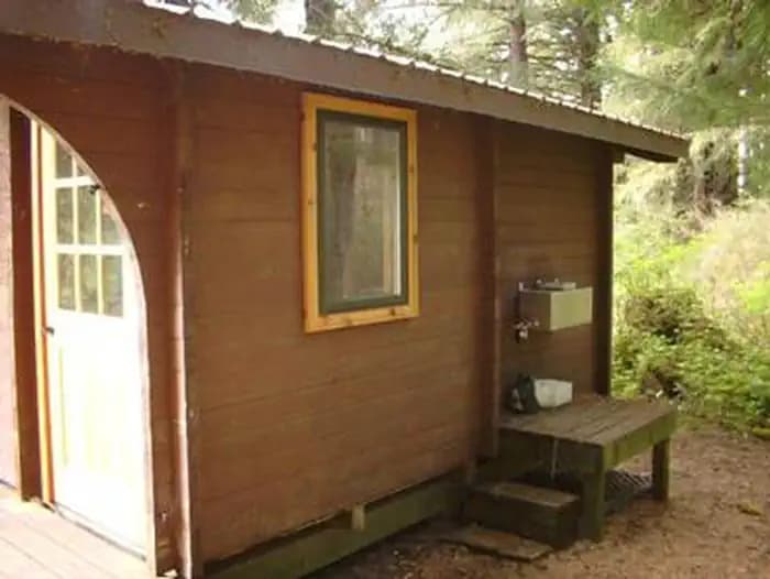 ADMIRALTY COVE CABIN Exterior