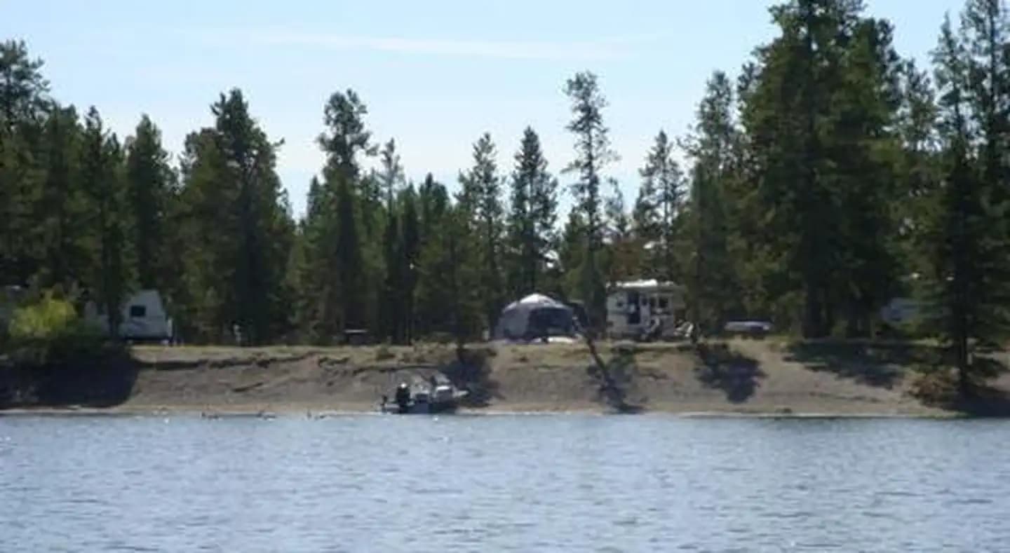 LONESOMEHURST CAMPGROUND - Hebgen Lake, boat, RV's and tent