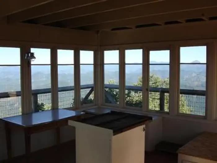 ACKER ROCK LOOKOUT-Interior