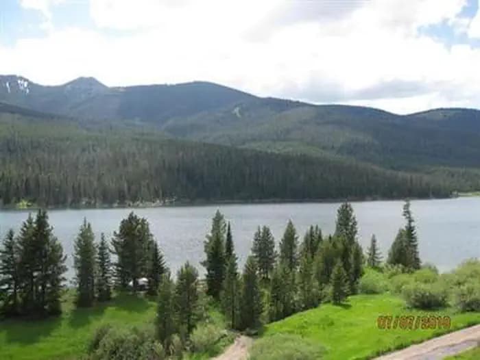 Hyalite Reservoir with mountains in the background