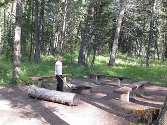 PINE CREEK CAMPGROUND, benches & child 