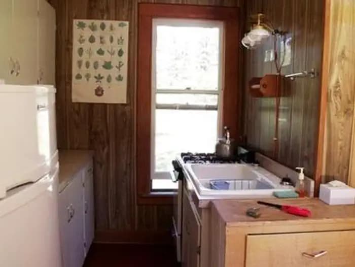 Murderers Creek Guard Station - Kitchen Nook