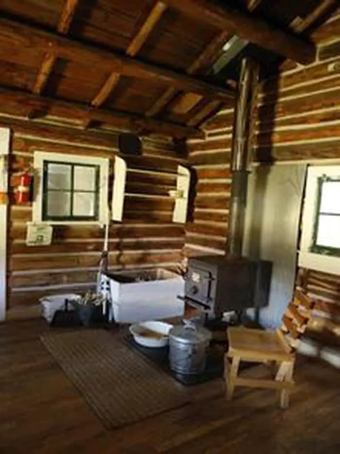 BLACK BUTTE CABIN 1