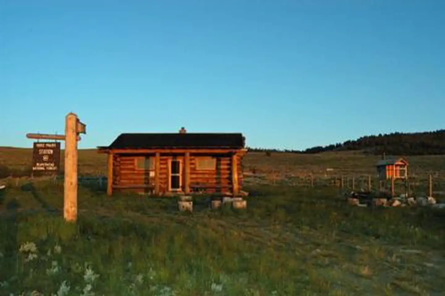 HORSE PRAIRIE CABIN