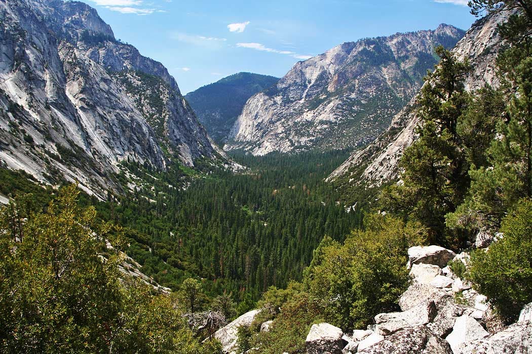 The Glaciers carved the Kings Canyon's steep granite cliffs, leaving a wide U-shaped valley.