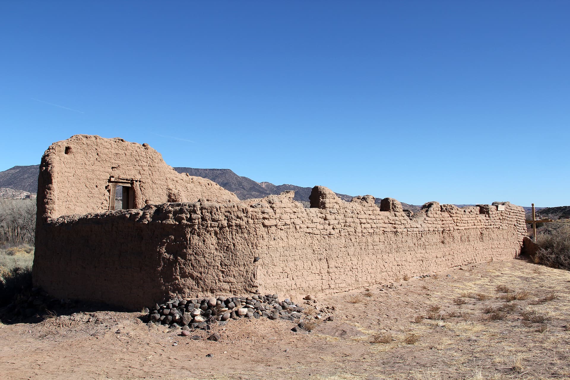 Santa Rosa de Lima de Abiquiú provided a way station for travelers along the Old Spanish Trail in the 1800s. It is privately owned by the Archdiocese of Santa Fe.
