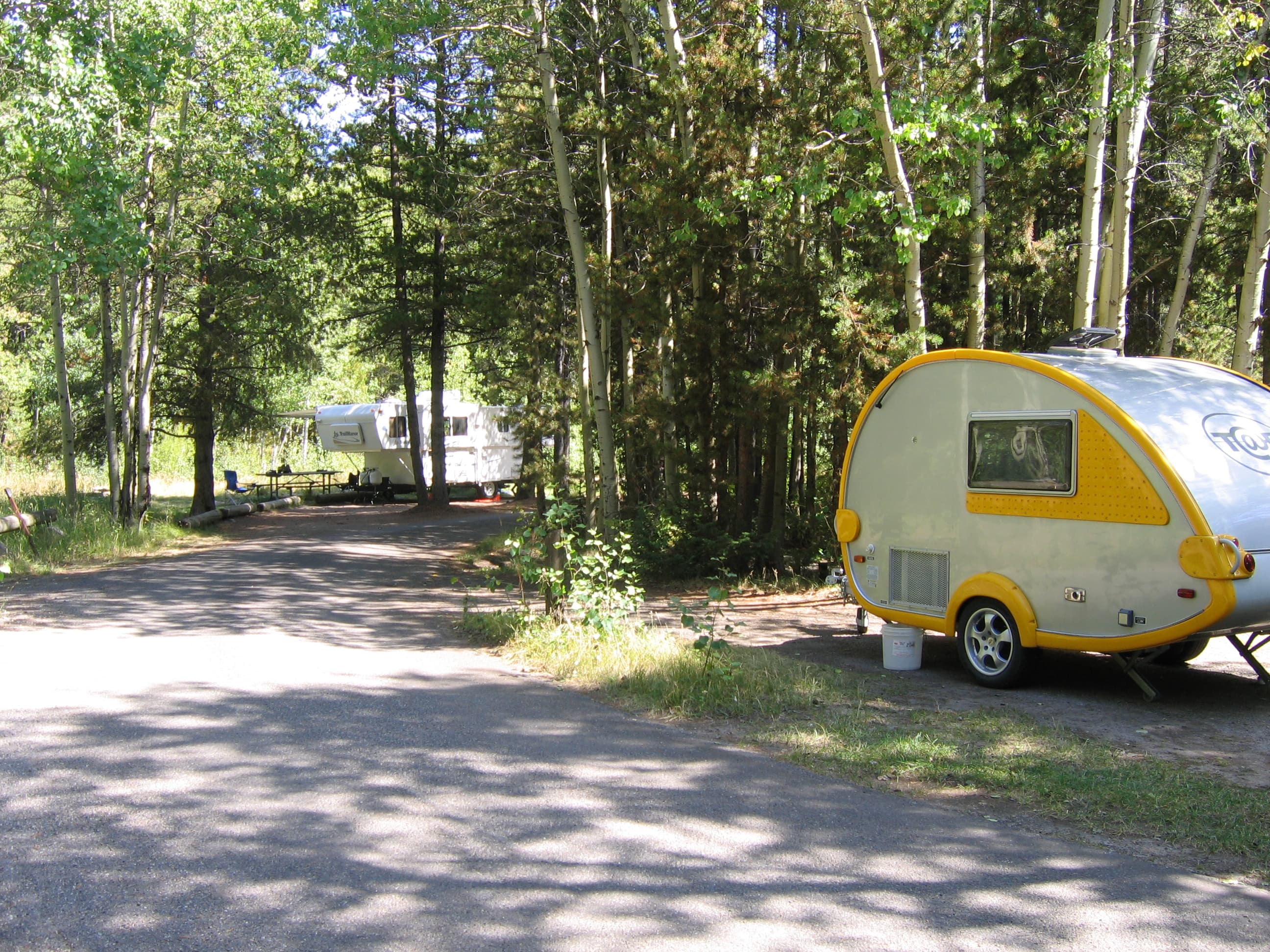 Campsites for trailers with shade.