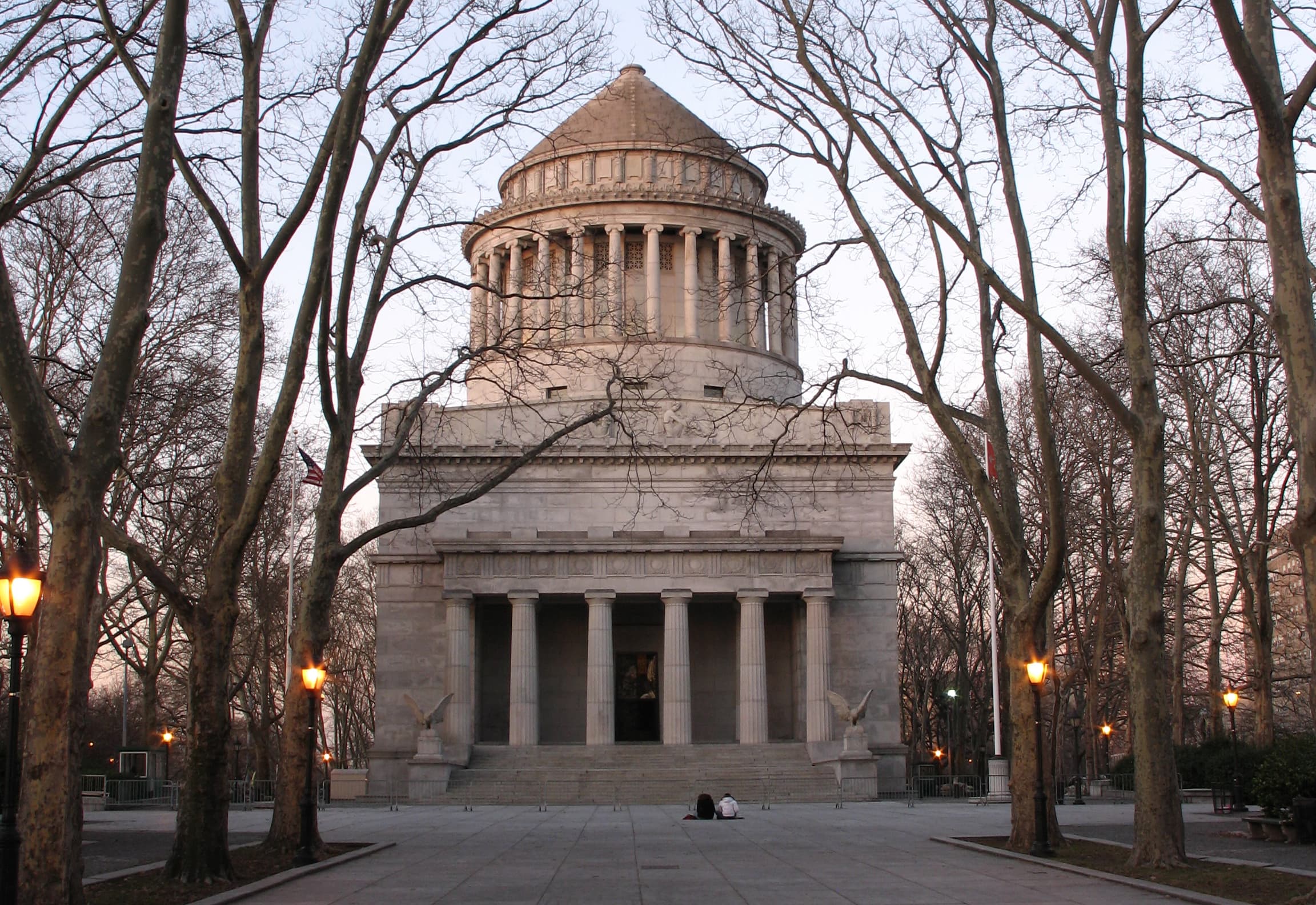 The largest mausoleum in North America pays tribute to Civil War general and U.S. President Ulysses S. Grant, who is entombed here with his wife Julia.