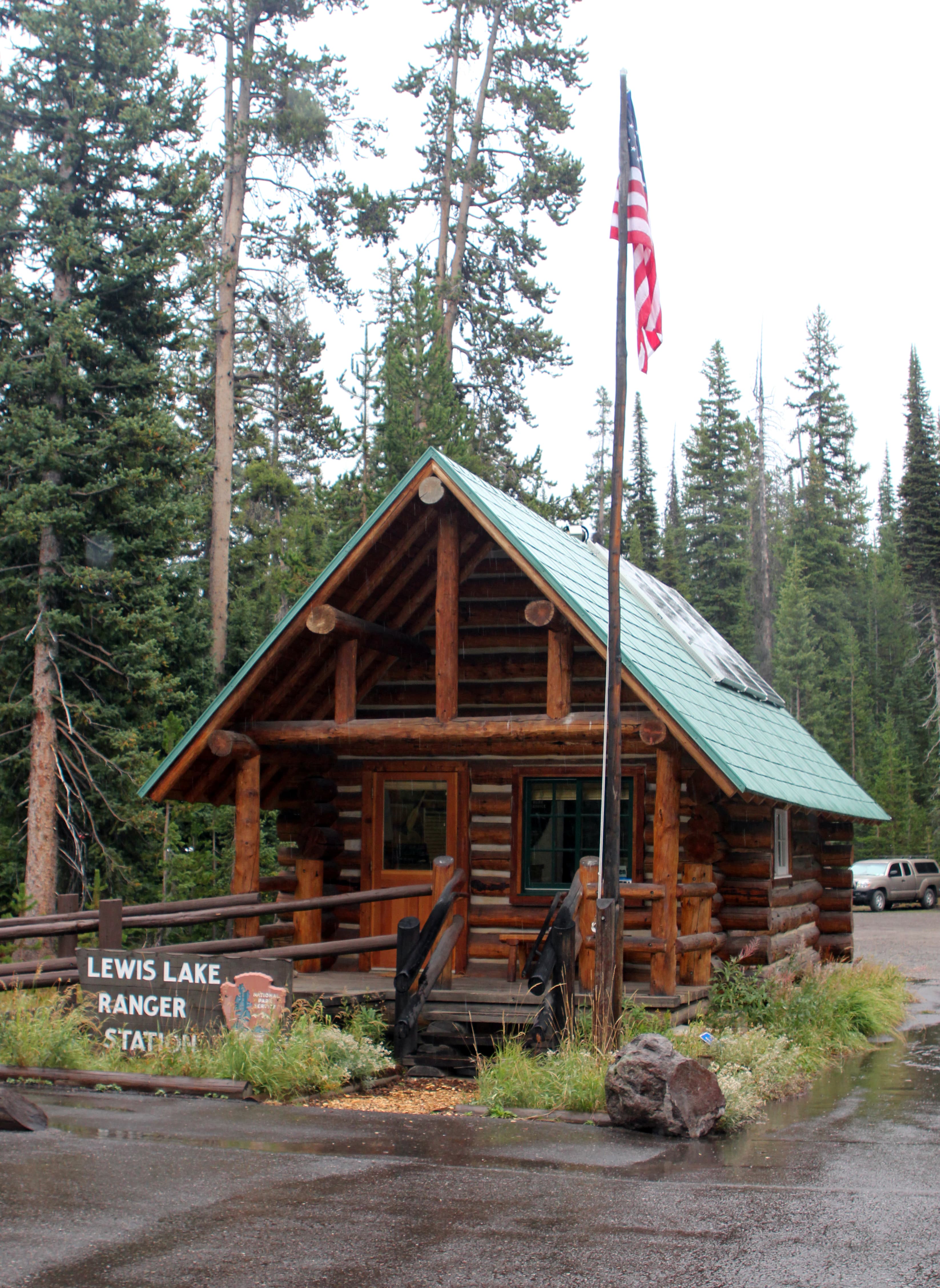 Lewis Lake Campground