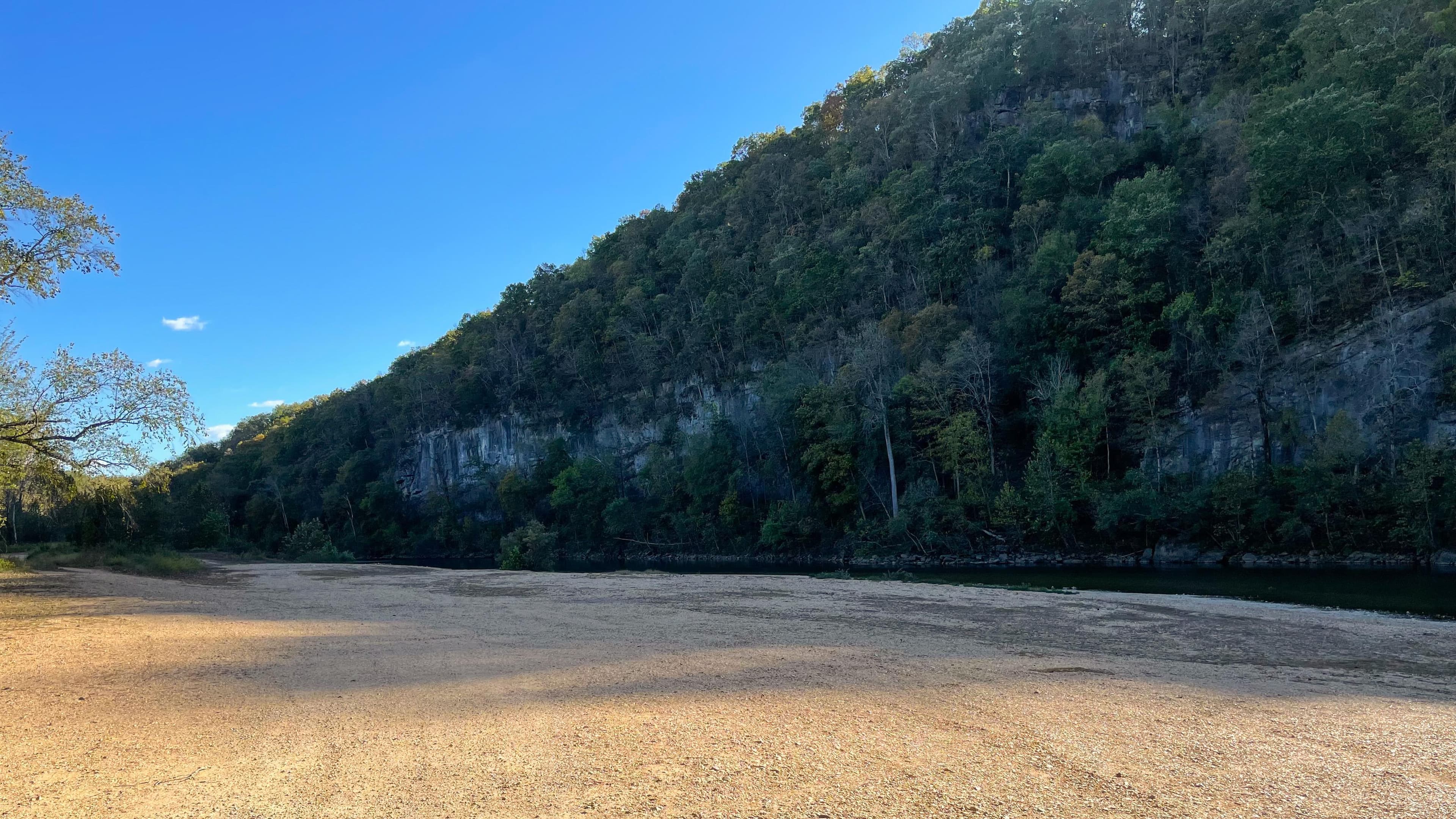 Log Yard is located on the banks of the Current River, which features stunning views and large gravel bars.