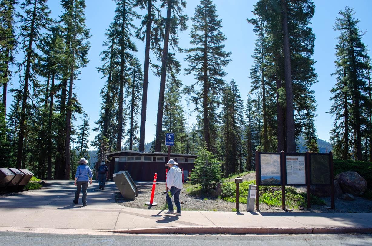 A registration area and restroom are available in the summer and fall seasons.