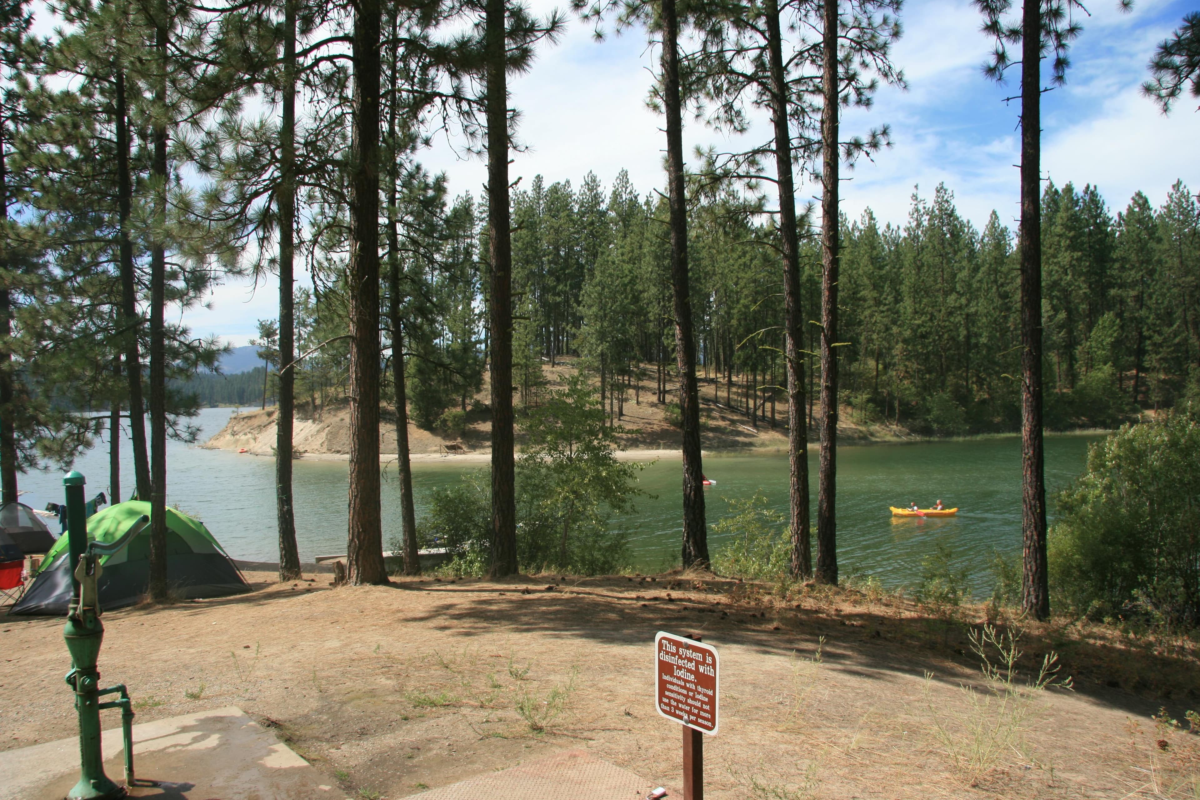 Lake view campsite at Cloverleaf Campground.