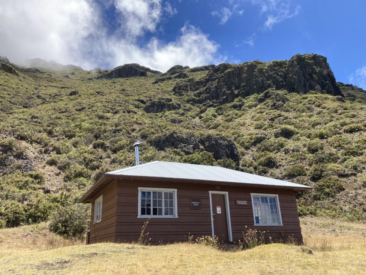 Kapalaoa Wilderness cabin requires a 5.6 mile hike from the Keoneheʻeheʻe Trailhead.